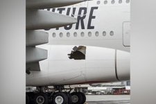 Máy bay Airbus bị thủng vẫn bay 14 tiếng rồi mới hạ cánh