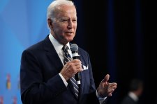 Tỷ lệ tín nhiệm Biden xuống thấp kỷ lục