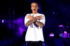 Justin Bieber trở lại chuyến lưu diễn hậu mắc chứng liệt nửa mặt