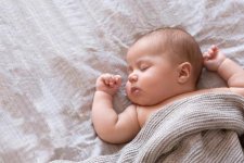 Tin Úc: Cảnh báo về sự nguy hiểm của túi ngủ và chăn trọng lực đối với trẻ nhỏ