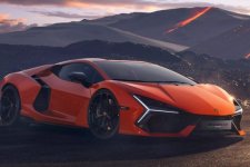 Lamborghini tuyên bố bán hết toàn bộ xe xăng