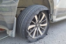 Cách xử lý tình huống ô tô bị nổ lốp khi đang chạy trên đường