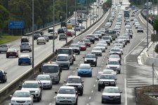 Victoria: Người dân được kêu gọi không nên lơ là khi lái xe trên đường phố