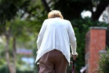 Úc thiếu người chăm sóc người cao niên