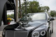 HOT: Bentley Bentayga hiếm hoi xuất hiện trên thị trường ô tô đã qua sử dụng