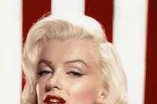 Bom tấn về tiểu sử 'biểu tượng sex' Marilyn Monroe bị hoãn chiếu