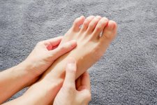 Xuất hiện 4 hiện tượng bất thường này ở chân là dấu hiệu cảnh báo mỡ máu cao, bất kể gầy hay béo