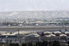 Nhiều chuyến bay quốc tế tìm cách tránh không phận Afghanistan