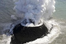 Đảo mới thành lập do núi lửa phun trào tại Nhật Bản