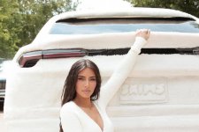 'Siêu vòng 3' Kim Kardashian làm mới bộ sưu tập ô tô chục triệu USD