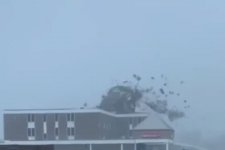 Mỹ: Siêu bão cuốn phăng nóc bệnh viện ở Louisiana