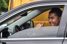 Ronaldo lái Jeep 'bình dân' đến sân tập Juventus để nói lời chào tạm biệt