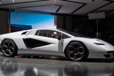 Lamborghini quyết giữ động cơ V12 trên các 'siêu bò'