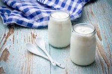 Sữa chua hay sữa tươi tốt hơn cho sức khỏe?