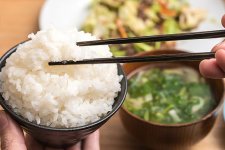 Cách ăn cơm gạo trắng tốt cho sức khỏe mà không sợ tăng cân