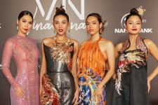 Siêu mẫu Hà Anh tiếp tục làm dân tình 'dậy sóng' ngay sau sự cố mặc áo dài phản cảm