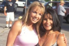 Britney Spears tố cáo mẹ và em gái 'nhúng tay' giúp sức khiến nữ ca sĩ bị kìm kẹp