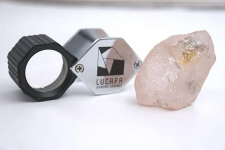 Công ty Úc phát hiện viên kim cương hồng siêu quý hiếm ở Angola