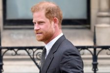 Hoàng tử Harry mất danh hiệu 'Hoàng thân'