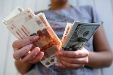 Đồng ruble giảm sẽ là con dao hai lưỡi đối với nền kinh tế Nga
