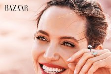 Angelina Jolie - đóa hoa nở sớm và tuổi trẻ đau thương