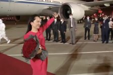 Trung Quốc trải thảm đỏ đến tận chân máy bay đón Mạnh Vãn Chu