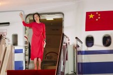 Chuyến bay đưa ''công chúa Huawei'' về nước thu hút hàng chục nghìn người theo dõi