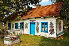 Thăm ngôi làng cổ tích ngập tràn sắc hoa ở Ba Lan