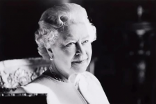 Bức di ảnh của Nữ hoàng Elizabeth II