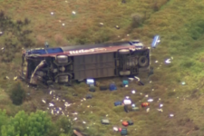 Ballarat: Xe bus chở nữ sinh bị lật nghiêm trọng, 33 người bị thương