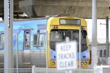 Melbourne: Bị xe lửa tông tại nhà ga Ormond Station, một phụ nữ nguy kịch