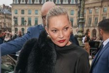 Kate Moss gặp sự cố thời trang