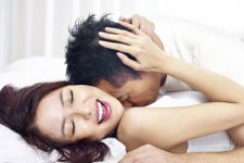 4 dấu hiệu cho thấy hội chị em đang giả vờ 'lên đỉnh'