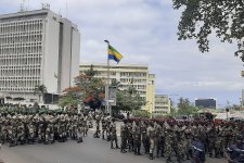 Quân đội Gabon mở cửa biên giới