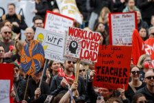 Nam Úc: Hàng ngàn giáo viên đình công, biểu tình trước Tòa nhà Quốc hội Nam Úc