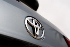 Từ bỏ cuộc đua xe điện, doanh số Toyota vẫn dẫn đầu thị trường