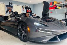 Thành viên Gia Lai Team trải nghiệm siêu xe 'không kính' McLaren Elva