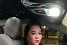 Bà Nguyễn Phương Hằng khoe Rolls-Royce Wraith màu hồng phấn độc nhất Việt Nam