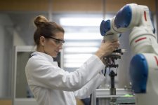 Tin Úc: Phụ nữ làm việc trong lĩnh vực STEM bị trả lương thấp và muốn rời khỏi ngành
