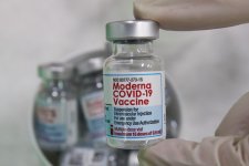 Lý do một số nước ngừng tiêm vaccine Moderna cho người dưới 30 tuổi