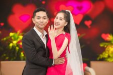 Phong cách thời trang siêu thú vị của Khánh Thi - Phan Hiển khi chụp ảnh cưới