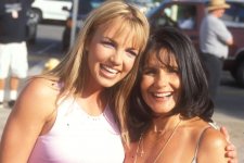 Mẹ của Britney Spears công khai xin lỗi con gái trên mạng xã hội