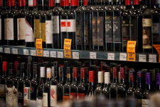Trung Quốc xem xét lại thuế quan đối với rượu vang nhập từ Úc