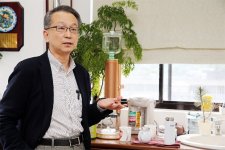 Từng mắc ung thư gan di căn, vị giáo sư chia sẻ chế độ ăn uống giải độc bằng nước ép rau củ tự làm