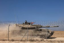 Xe tăng Israel 'vô tình bắn trúng tiền đồn của Ai Cập'