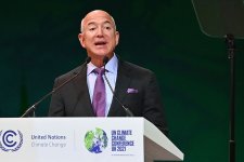Tỷ phú Jeff Bezos: Trái Đất 'thật hữu hạn và mong manh' khi nhìn từ vũ trụ