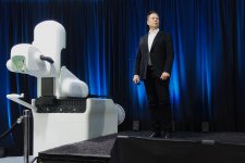 Elon Musk - từ kẻ 'điên rồ' trở thành người đầu tiên sở hữu 300 tỷ USD