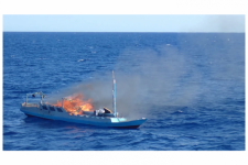 Lực lượng kiểm soát biên giới phá hủy 3 tàu đánh cá bất hợp pháp của Indonesia