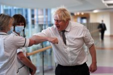 Thủ tướng Anh kêu gọi người dân tiêm liều tăng cường càng sớm càng tốt
