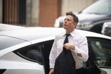 Cổ phiếu Tesla lao dốc, Elon Musk mất 50 tỷ USD